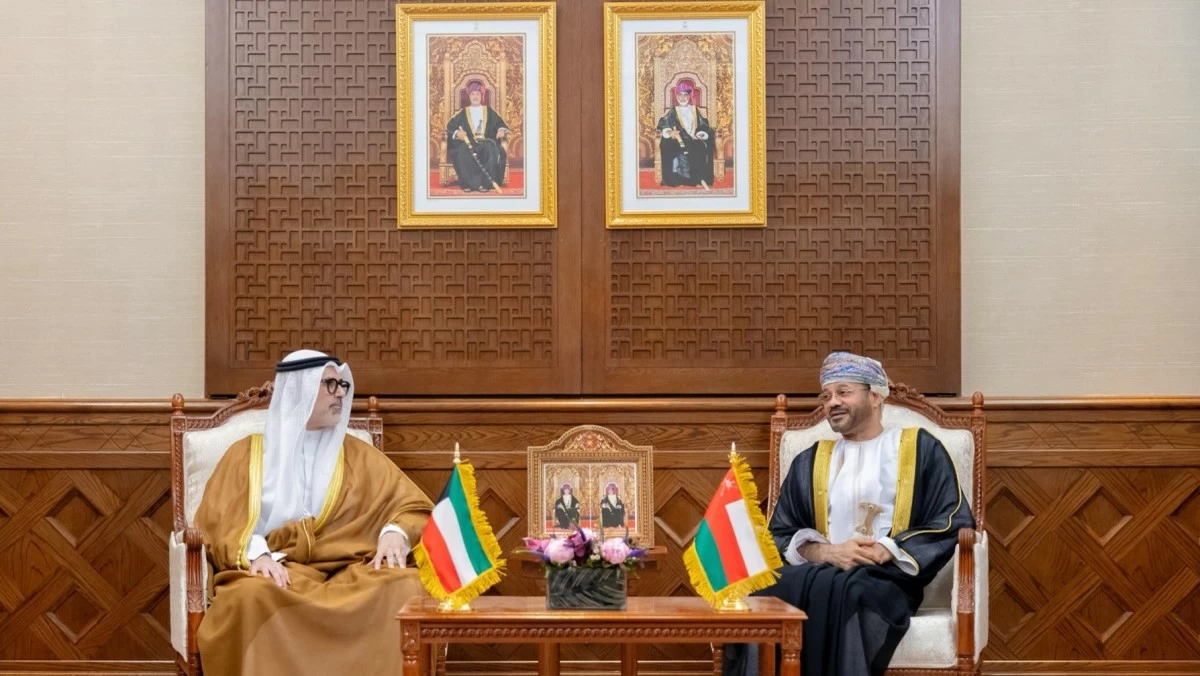 وزير الخارجية ونظيره العماني يبحثان تعزيز التعاون الثنائي وتطورات الأوضاع الإقليمية