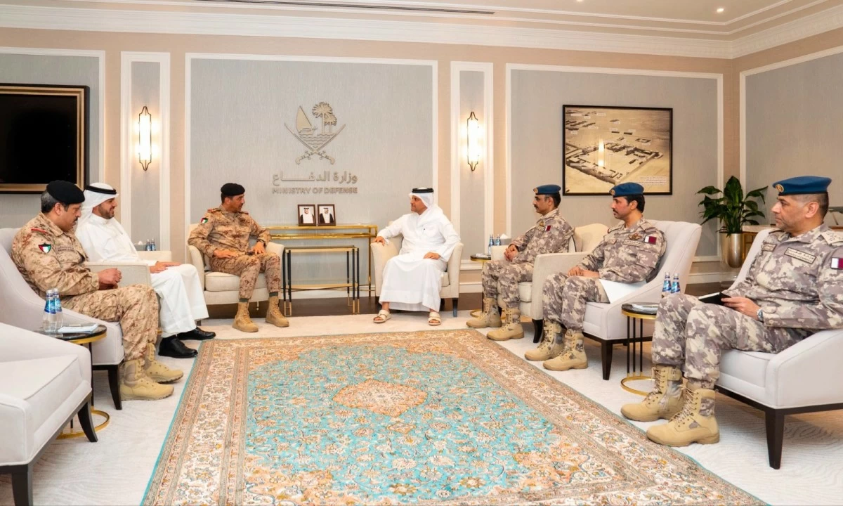 رئيس 'الأركان' ووزير 'الدفاع' القطري يبحثان سبل تعزيز العلاقات