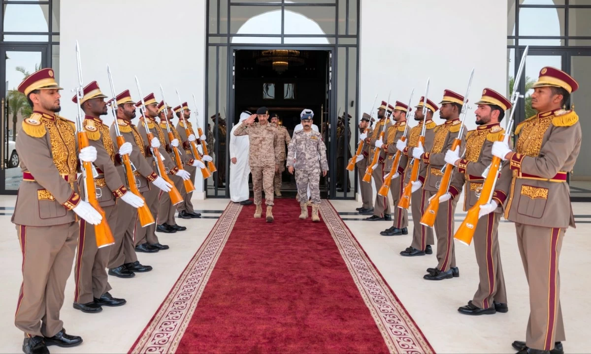 رئيس 'الأركان' ووزير 'الدفاع' القطري يبحثان سبل تعزيز العلاقات