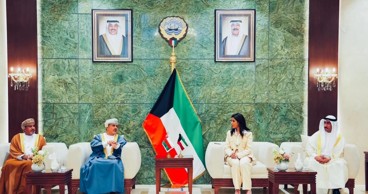 وزيرة "الأشغال" تبحث مع وزير "النقل" العُماني سبل تعزيز التعاون في المجالات الخدمية والتنموية
