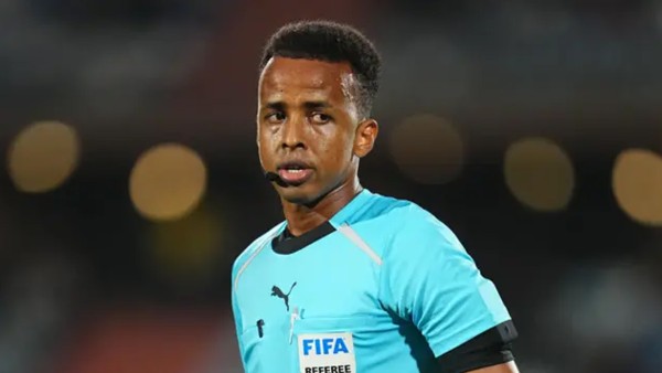 بعد منعه من دخول أميركا... الحكم الصومالي عمر عرتن يدير كأس السوبر الأوروبي