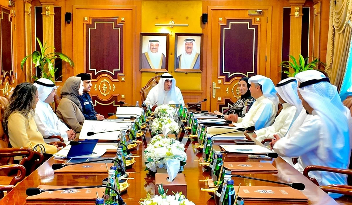 النائب الأول يترأس اجتماع 'القوى العاملة': ترسيخ مبادئ الرقابة المالية والالتزام بالضوابط والإجراءات المعتمدة