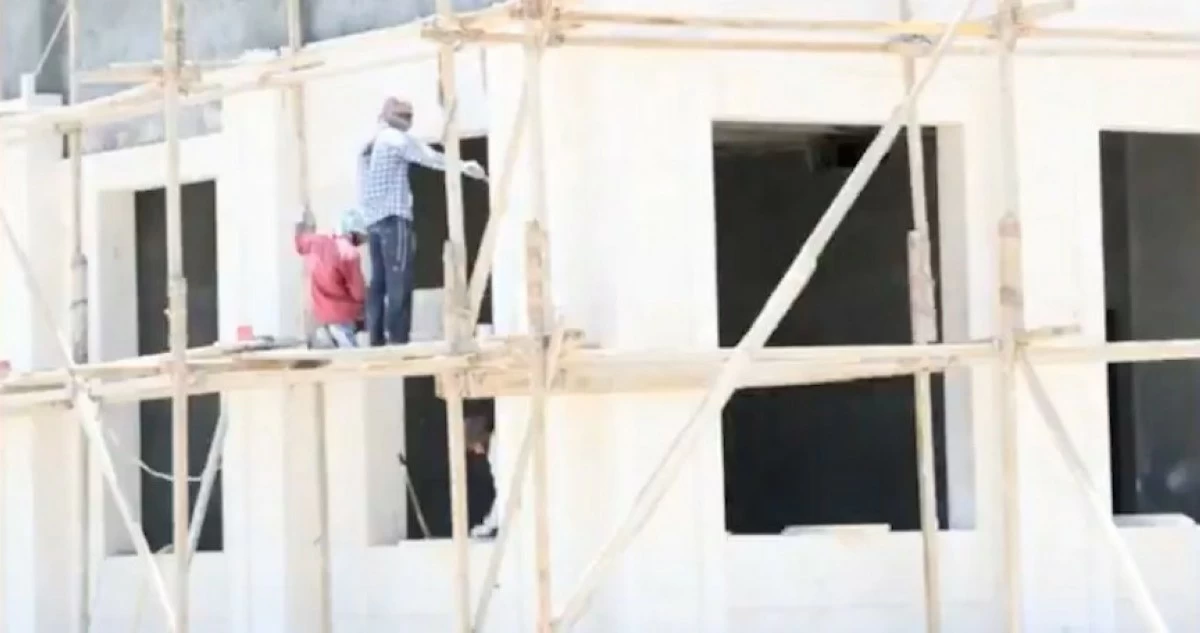 'القوى العاملة': 23 إخطاراً بحق مواقع مخالفة للالتزام بحظر العمل وقت الظهيرة خلال حملة تفتيشية بالمطلاع