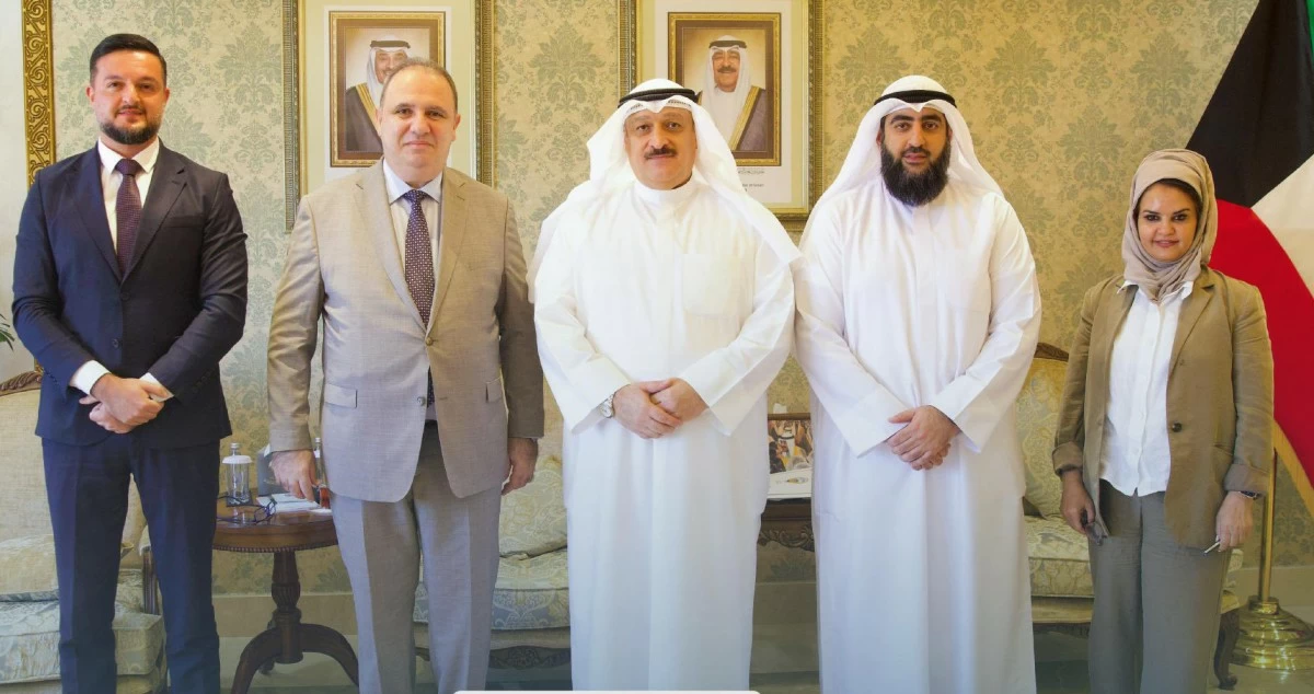 الكويت – وزير الصحة يبحث مع سفير أذربيجان تعزيز التعاون وتبادل… الكويت – وزير الصحة يبحث مع سفير أذربيجان تعزيز التعاون وتبادل…