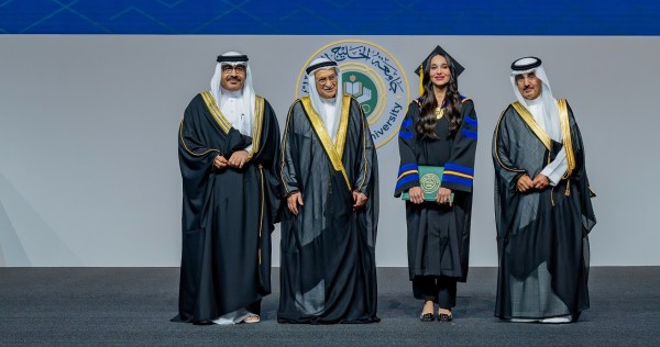 البصيري: دور كبير لمملكة البحرين في احتضان الطلبة الكويتيين. أكد في حفل تخريج طلبة جامعة الخليج أهمية الاستثمار في الكفاءات الوطنية لبناء الوطن 