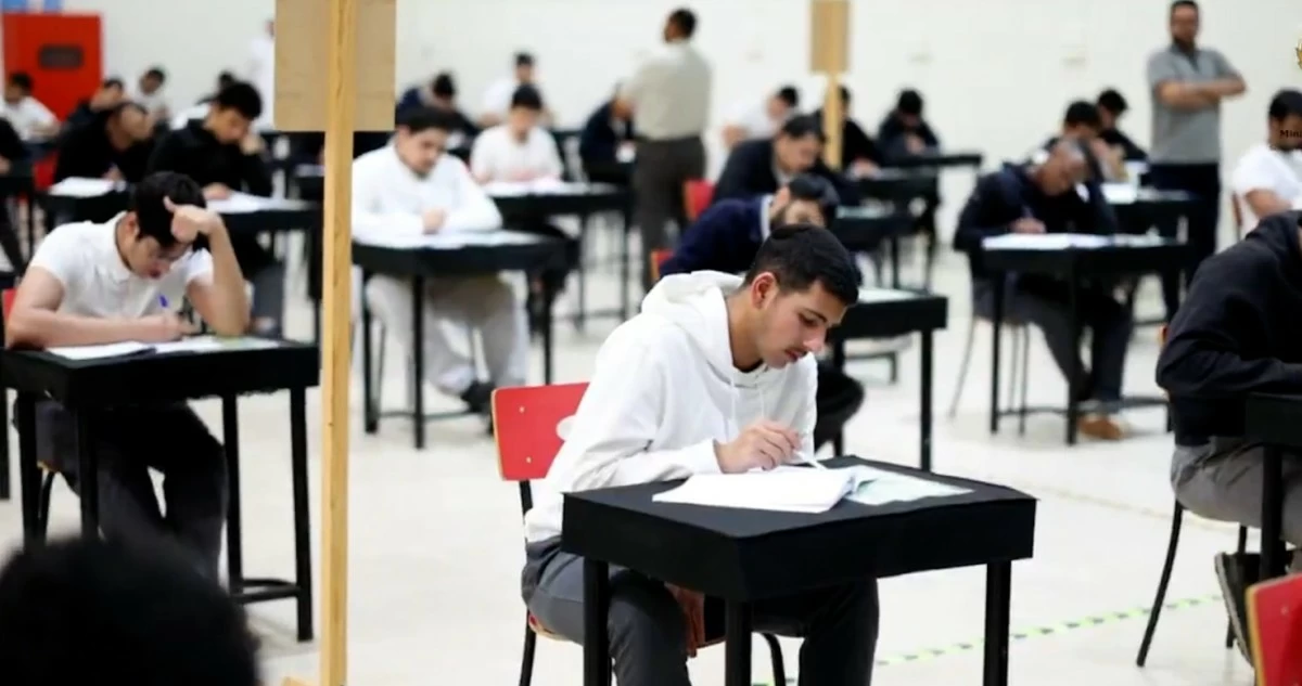 وزير التربية يتفقد لجان الصف الثاني عشر: تسخير الإمكانات لضمان انتظام الامتحانات وسلامة إجراءاتها