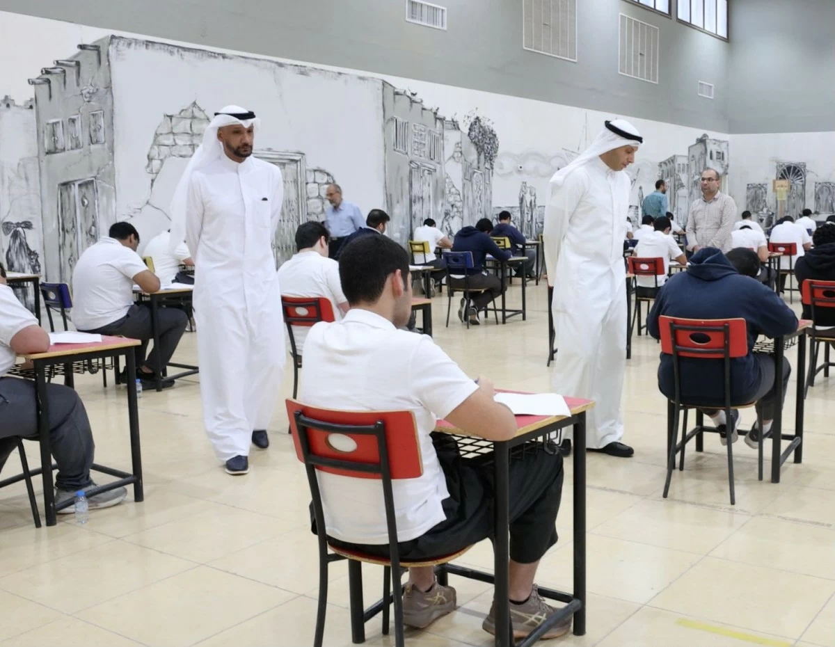الرشيد والحمد يتفقدان لجان الامتحانات في العاصمة التعليمية ومبارك الكبير 