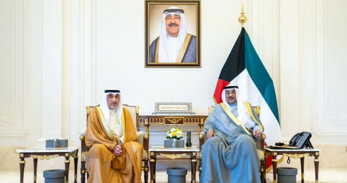 ولي العهد يستقبل رئيس الوزراء بالإنابة ووزيري الدفاع والخارجية
