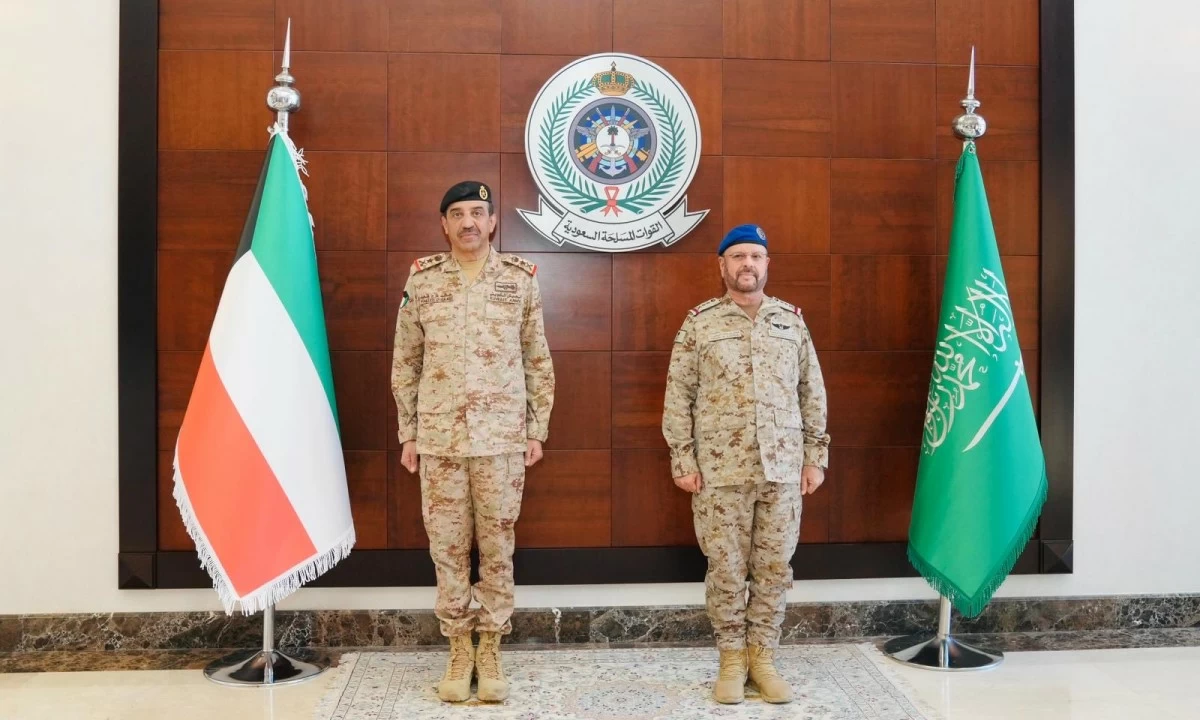 رئيس الأركان يبحث مع نظيره السعودي سبل تطوير التعاون العسكري والدفاعي