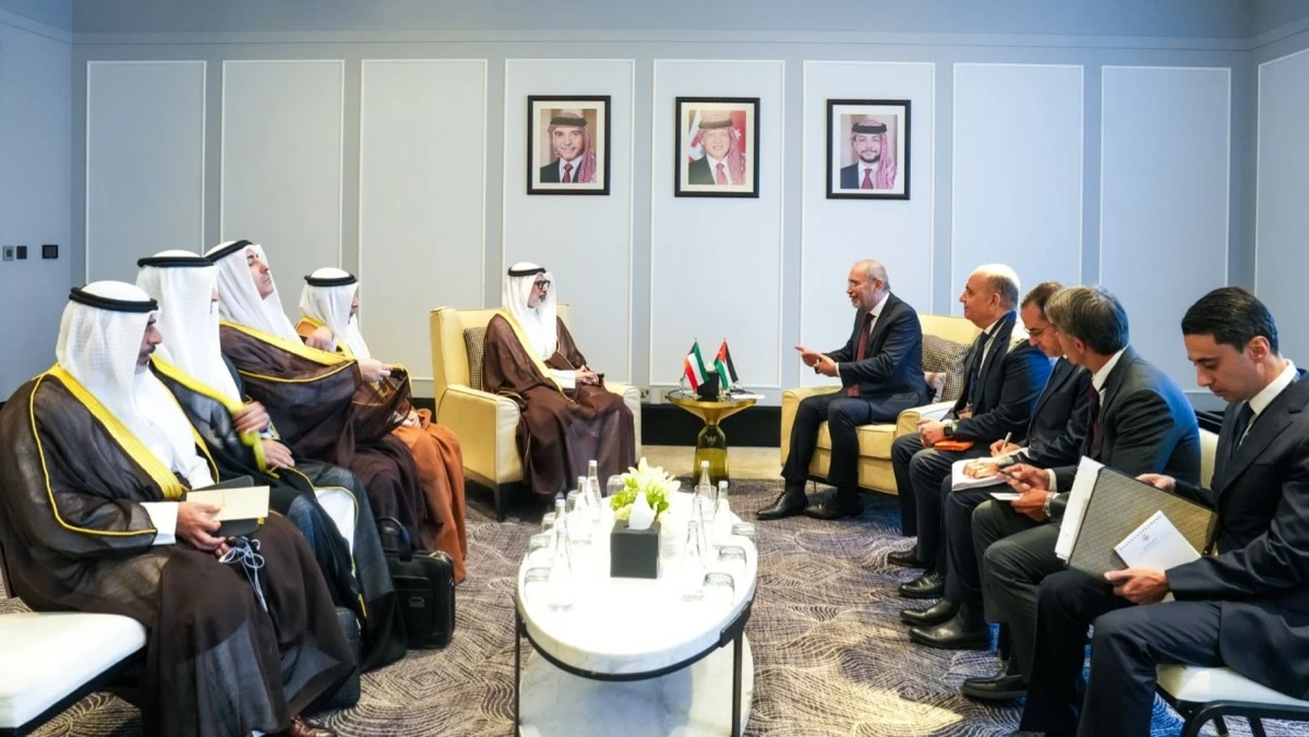 وزير الخارجية يبحث مع نظيره الأردني سبل تعزيز العلاقات والمستجدات الإقليمية والدولية