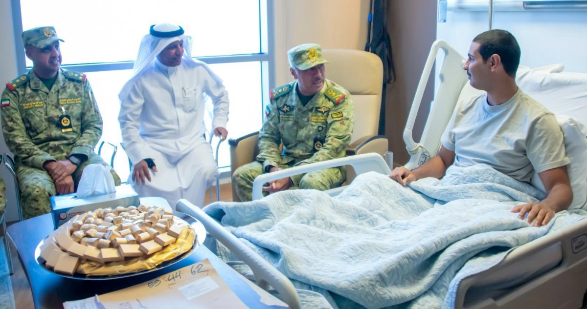 وكيل 'الحرس الوطني' يطمئن على صحة حارس وطني بعد تعرضه للإصابة