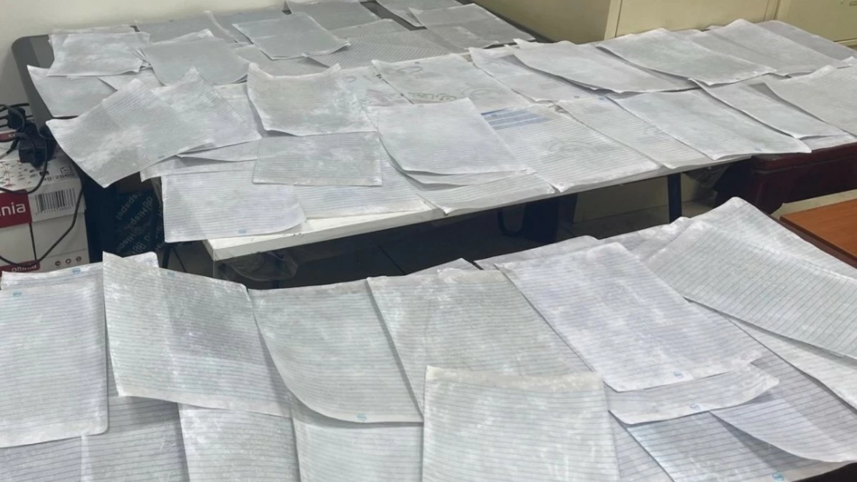 'الجمارك' تحبط تهريب أوراق مشبعة بمادة الكيميكال المخدرة عبر طرد بريدي من لندن
