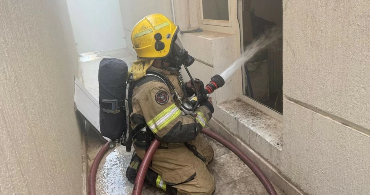 فرق الإطفاء تُسيطر على حريق منزل في حطين
