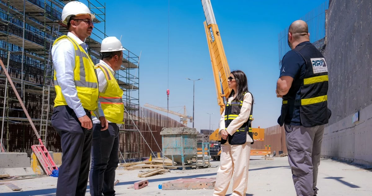 وزيرة الأشغال تتفقد الطرق المؤدية إلى المطار الجديد
