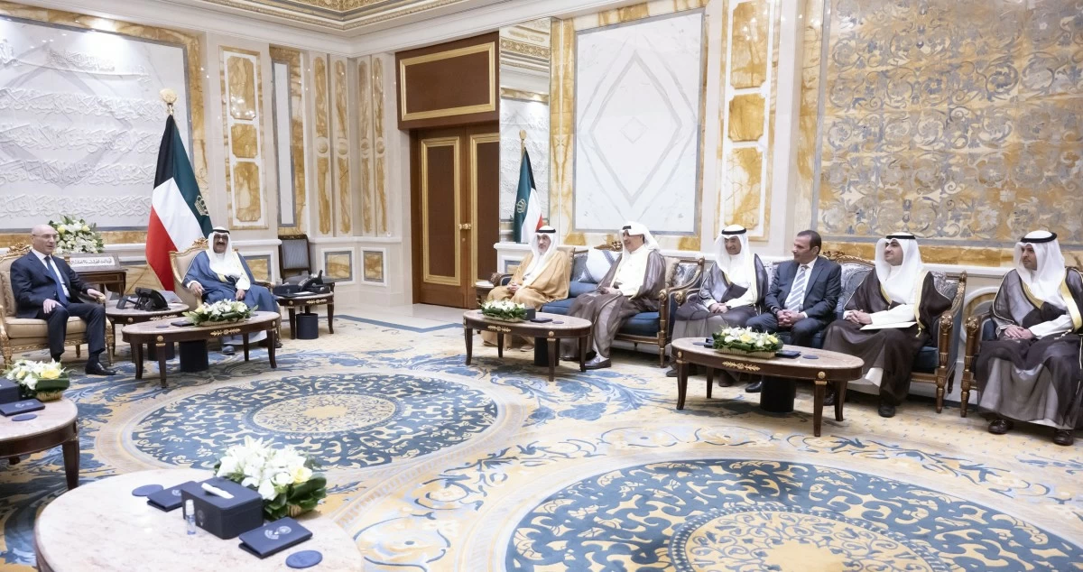 سمو الأمير يستقبل وزير الداخلية اللبناني بمناسبة زيارته الرسمية للبلاد