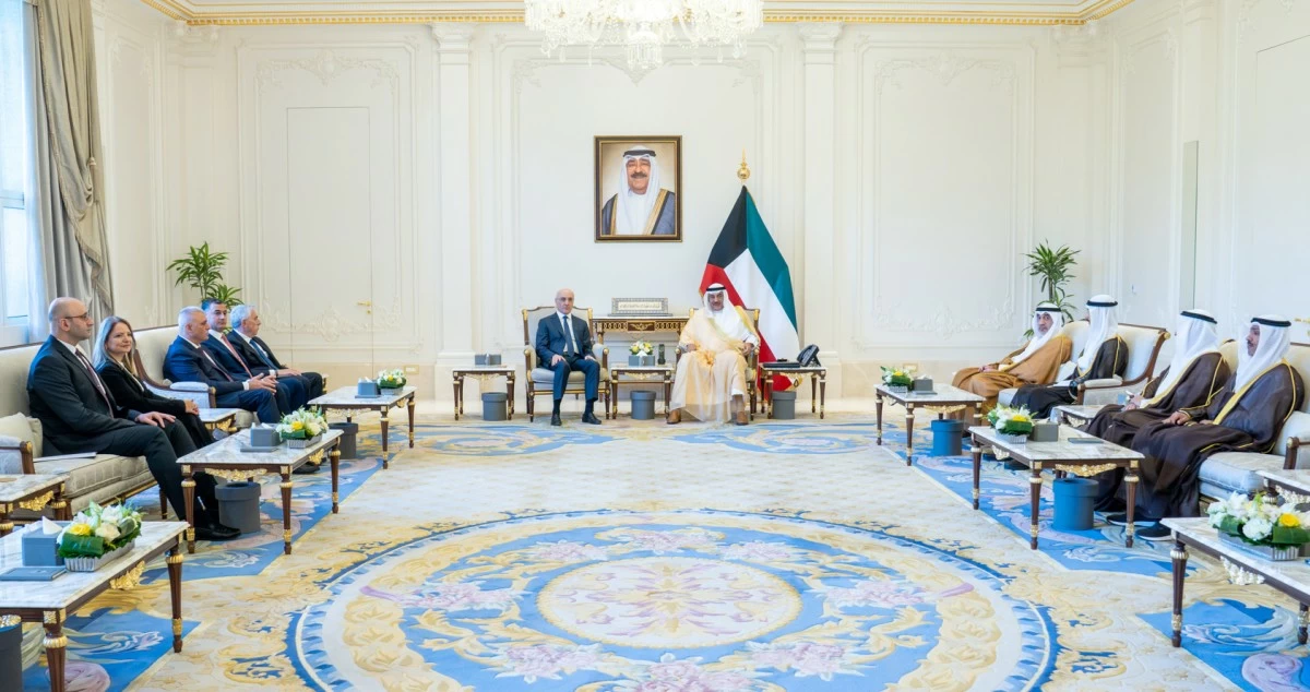 ولي العهد يستقبل وزير الداخلية اللبناني
