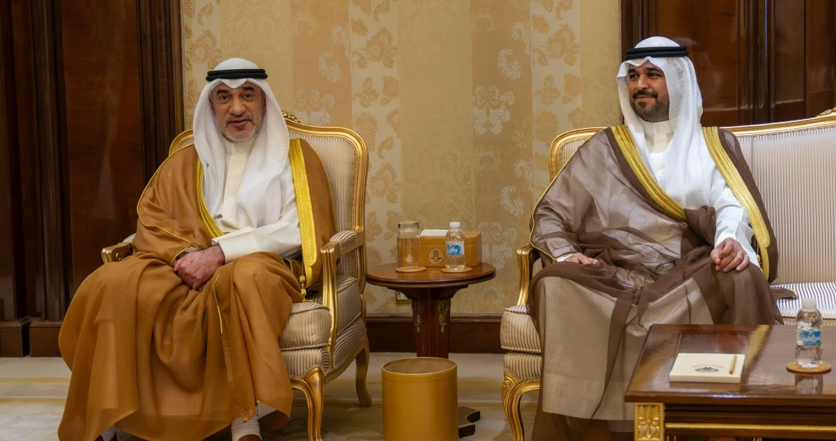 رئيس الوزراء يستقبل وزير الداخلية اللبناني بمناسبة زيارته للبلاد