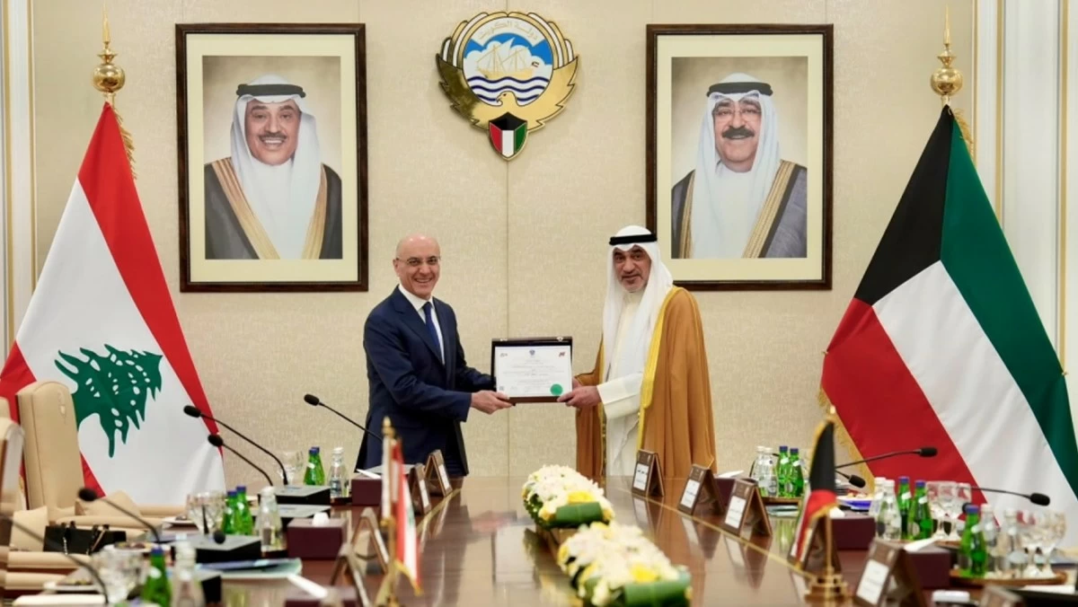 النائب الأول يبحث مع وزير الداخلية اللبناني تعزيز التعاون الأمني وتبادل الخبرات