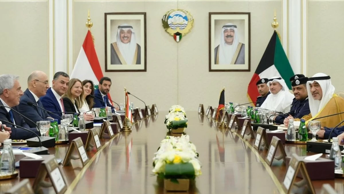 النائب الأول يبحث مع وزير الداخلية اللبناني تعزيز التعاون الأمني وتبادل الخبرات