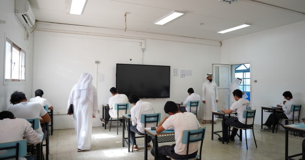 طلبة الصف الـ12 ينهون اختبارات الفصل الدراسي الثاني
