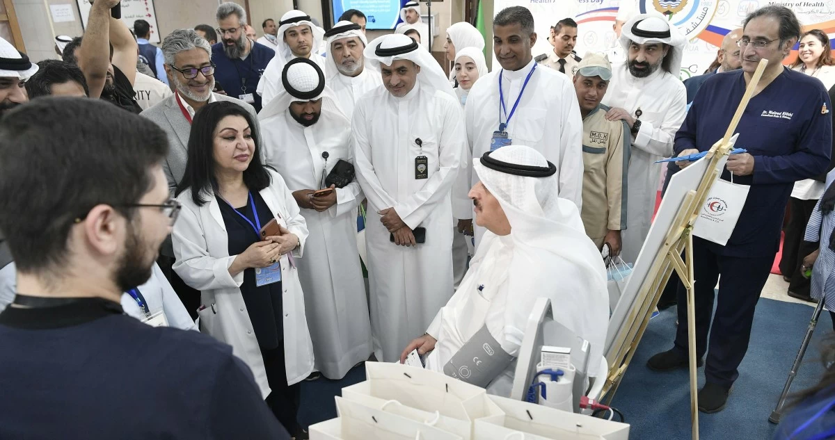 وزير الصحة يفتتح اليوم التوعوي في مستشفى مبارك الكبير