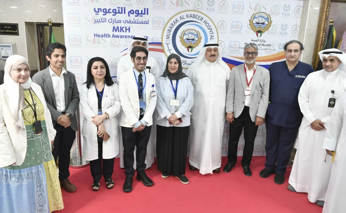 وزير الصحة يفتتح اليوم التوعوي في مستشفى مبارك الكبير
