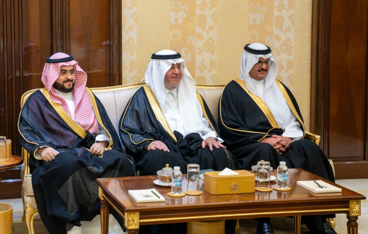 رئيس الوزراء يستقبل وزير الدولة عضو مجلس الوزراء السعودي