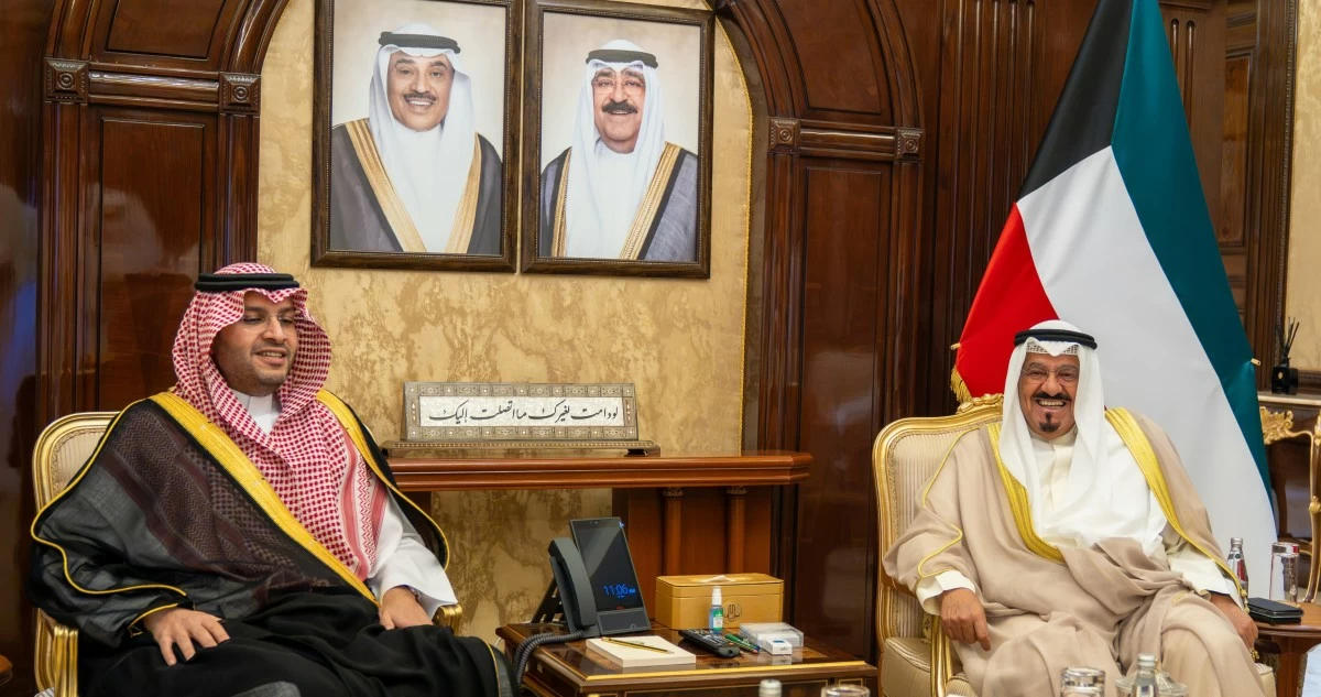 رئيس الوزراء يستقبل وزير الدولة عضو مجلس الوزراء السعودي