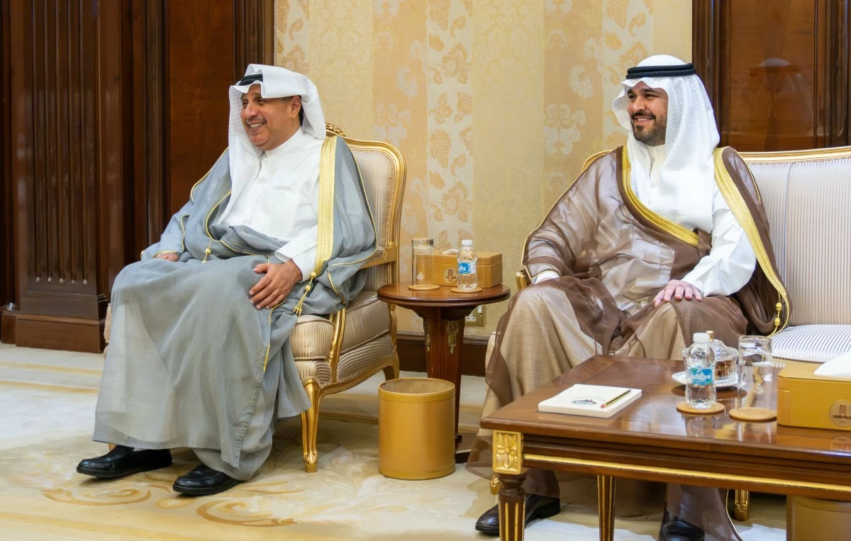 رئيس الوزراء يستقبل وزير الدولة عضو مجلس الوزراء السعودي