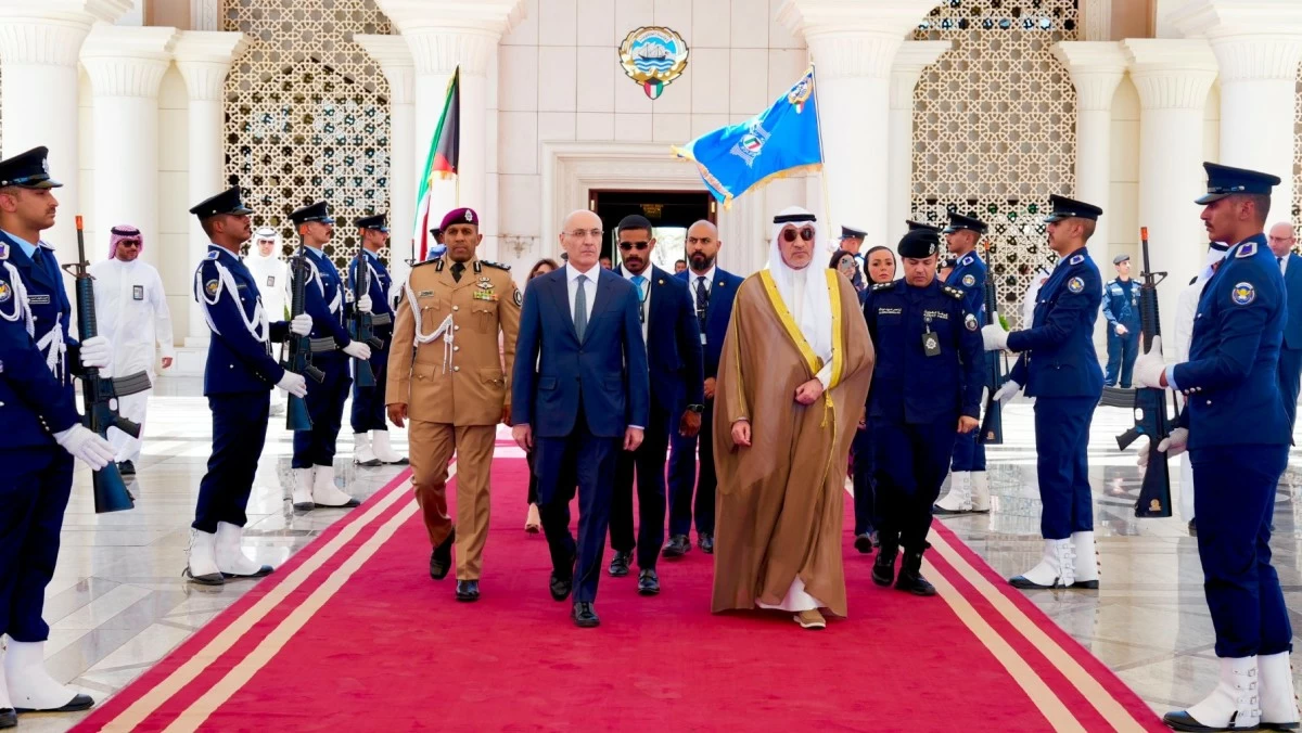 النائب الأول يودع وزير الداخلية اللبناني: الزيارة جسدت عمق العلاقات الأخوية وعززت التعاون الأمني