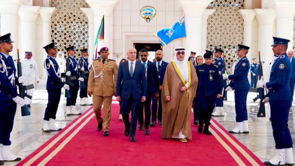النائب الأول يودع وزير الداخلية اللبناني: الزيارة جسدت عمق العلاقات الأخوية وعززت التعاون الأمني 