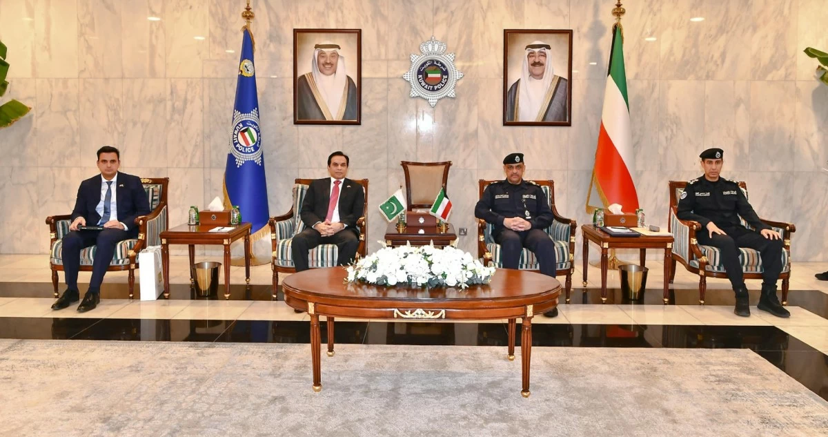 وكيل 'الداخلية' يبحث مع سفير باكستان لدى البلاد تعزيز التعاون والتنسيق في المجالات الأمنية