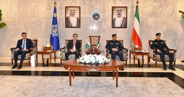 وكيل 'الداخلية' يبحث مع سفير باكستان لدى البلاد تعزيز التعاون والتنسيق في المجالات الأمنية