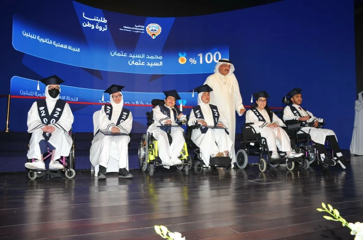 وزير التربية يكرّم أوائل الثانوية العامة: أنتم ثروة الوطن وصنّاع مستقبله