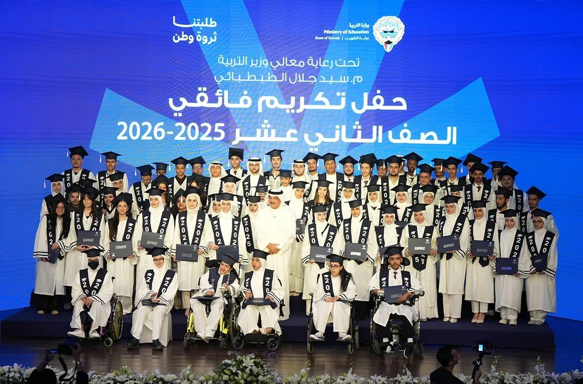 وزير التربية يكرّم أوائل الثانوية العامة: أنتم ثروة الوطن وصنّاع مستقبله