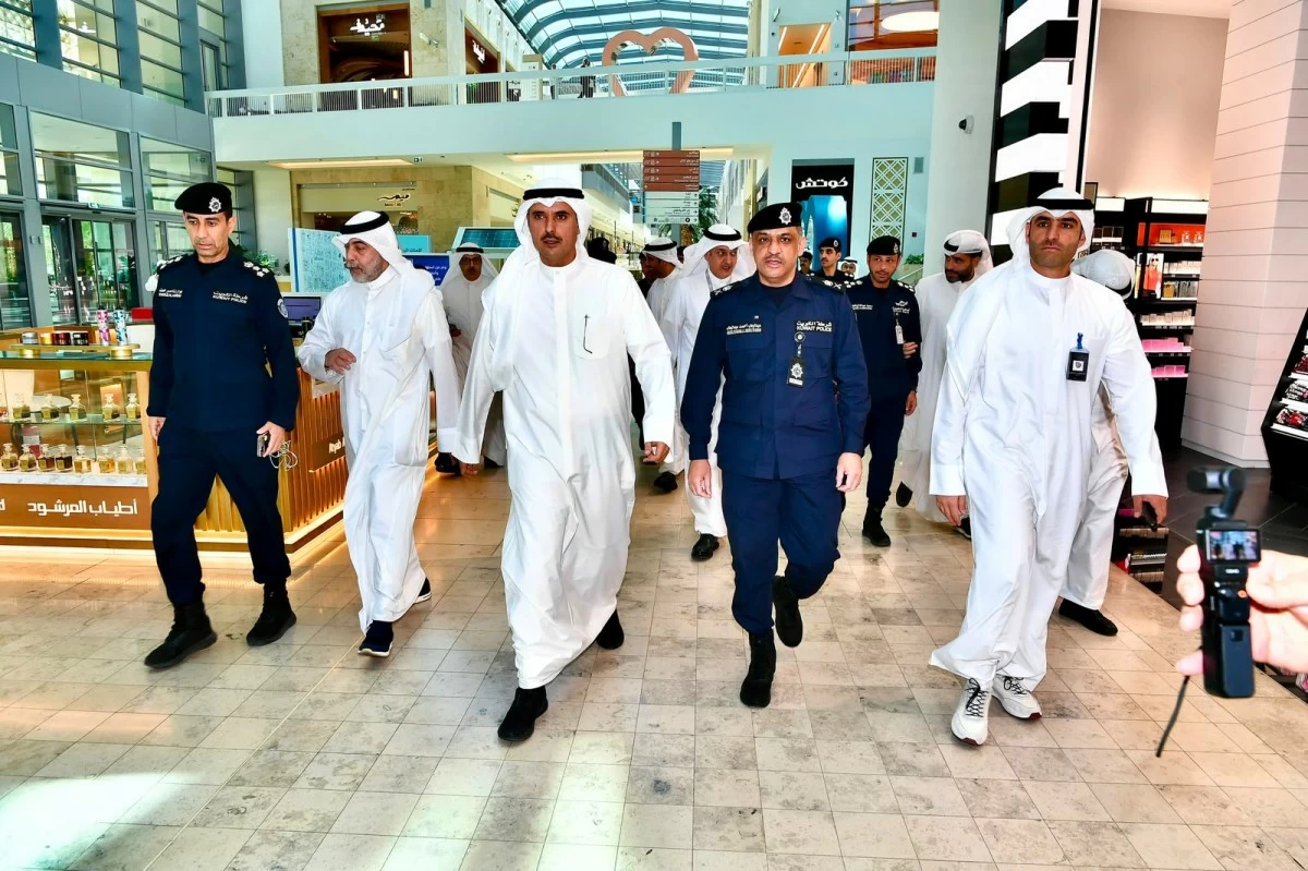 محافظ الأحمدي ووكيل 'الداخلية' يفتتحان مركز خدمة المواطن في 'الخيران مول'