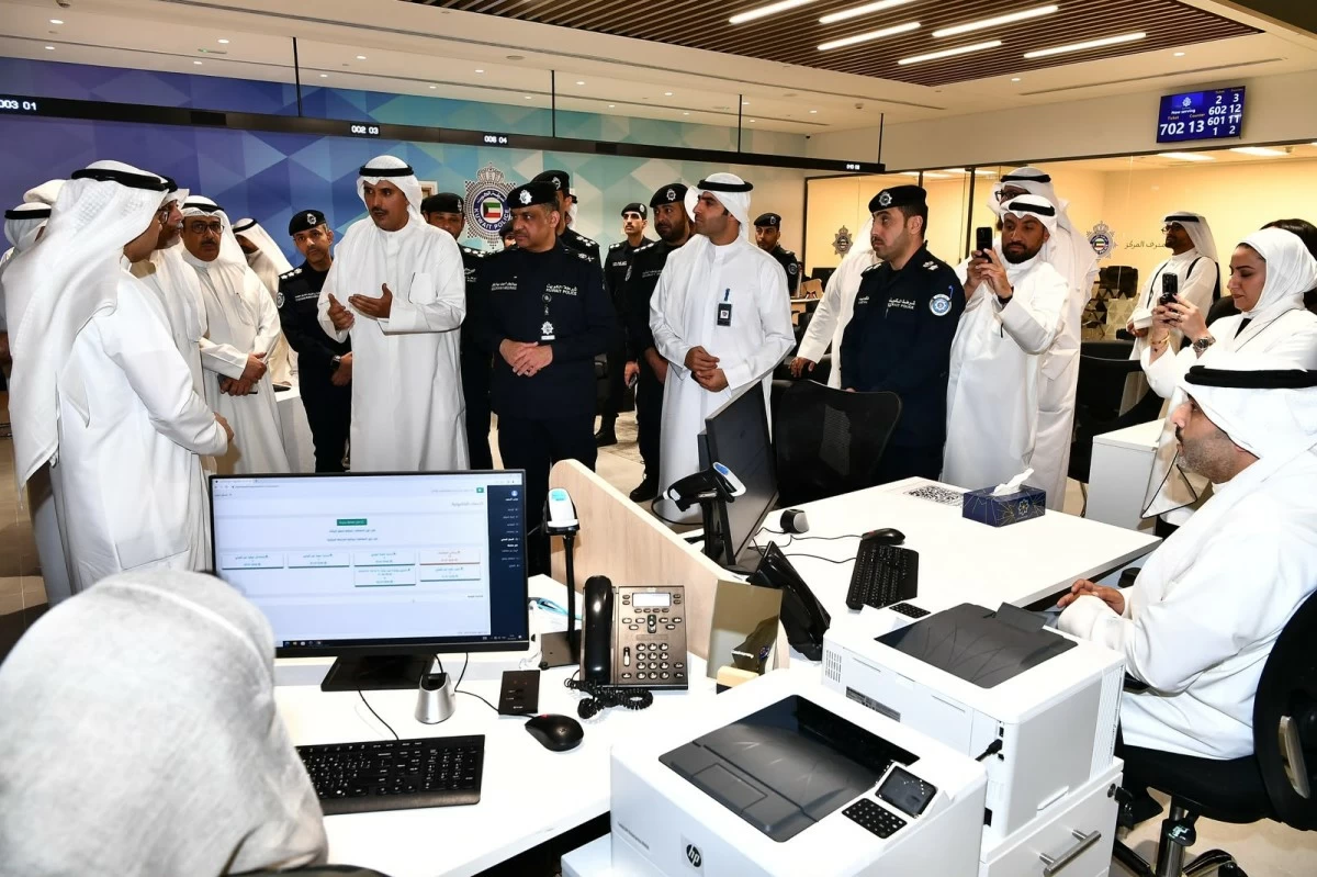 محافظ الأحمدي ووكيل 'الداخلية' يفتتحان مركز خدمة المواطن في 'الخيران مول'