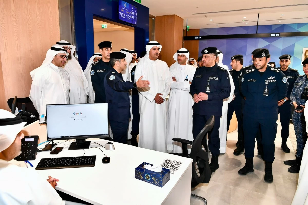 محافظ الأحمدي ووكيل 'الداخلية' يفتتحان مركز خدمة المواطن في 'الخيران مول'