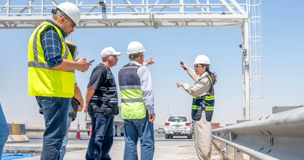 وزيرة 'الأشغال' تتفقد ميدانياً أول موقع لمنظومة 'وزن الشاحنات أثناء الحركة' على الدائري السابع