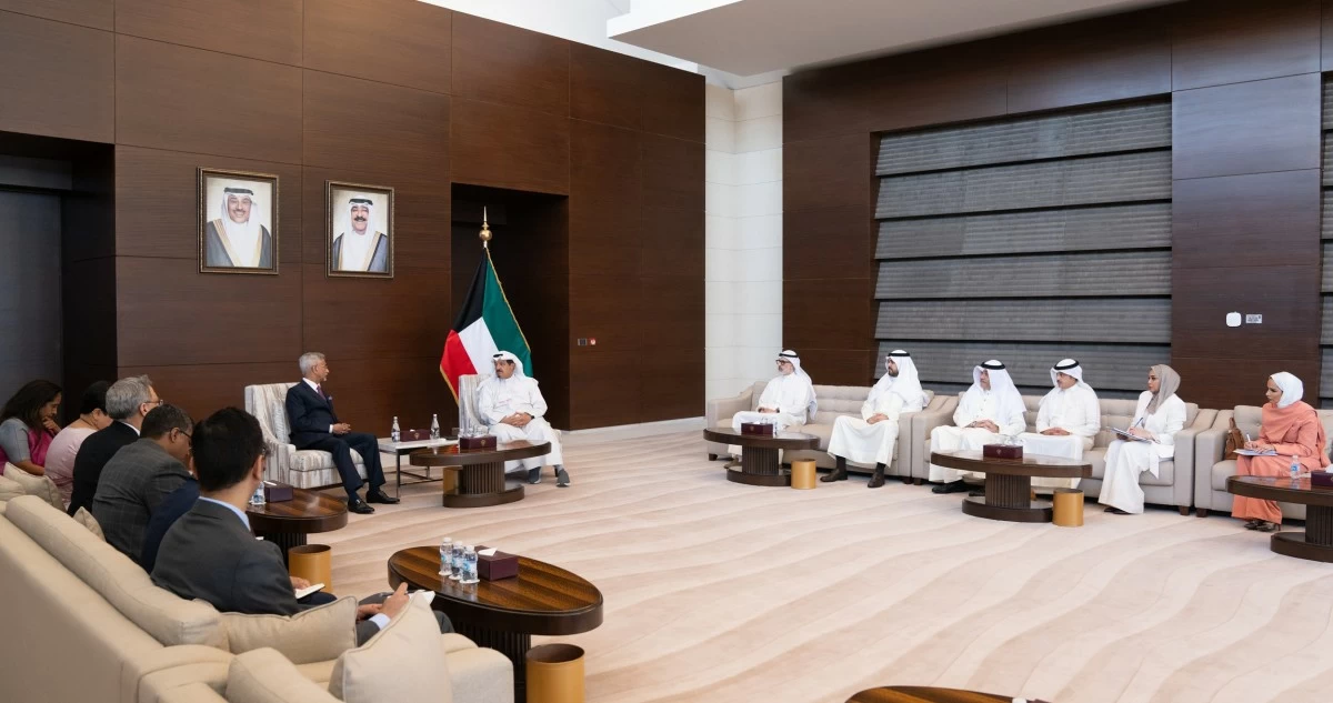 رئيس الوزراء يبحث مع وزير الخارجية الهندي أوجه التعاون والمستجدات الإقليمية والدولية