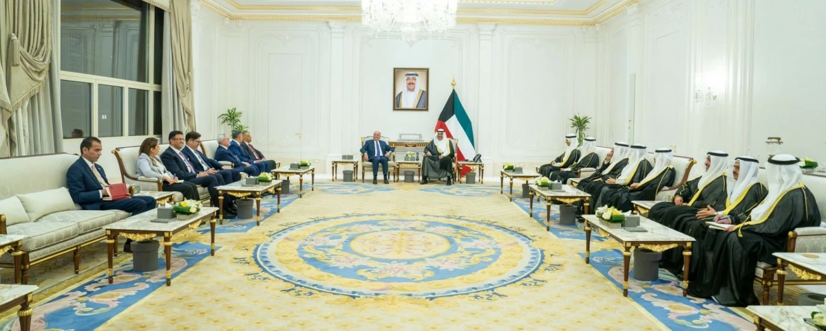 ولي العهد يستقبل وزير الخارجية العراقي
