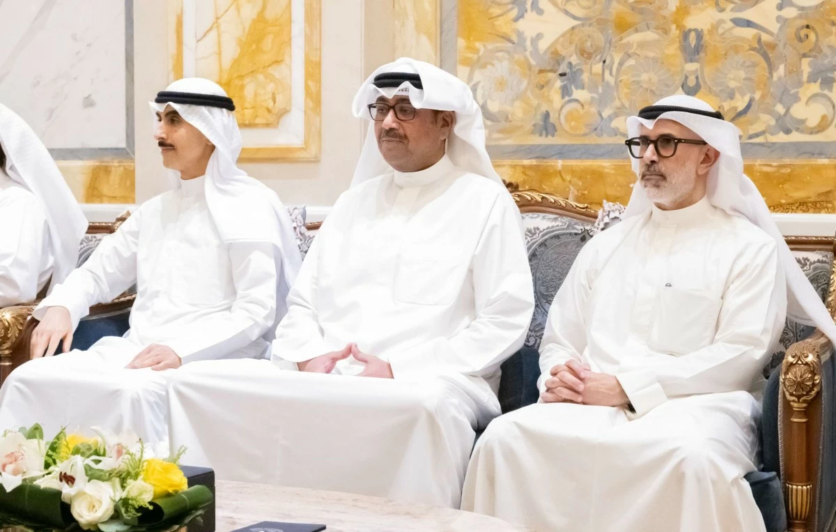 سمو الأمير ورئيس الإمارات يؤكدان دعم كافة المبادرات والجهود الهادفة إلى إرساء روافد السلام والاستقرار في المنطقة