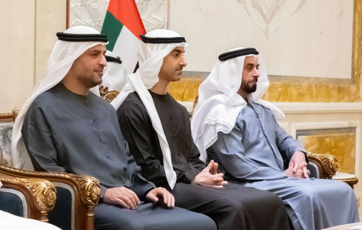 سمو الأمير ورئيس الإمارات يؤكدان دعم كافة المبادرات والجهود الهادفة إلى إرساء روافد السلام والاستقرار في المنطقة