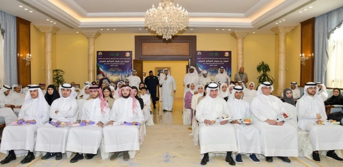 محافظ 'مبارك الكبير' يكرّم الطلبة الفائقين