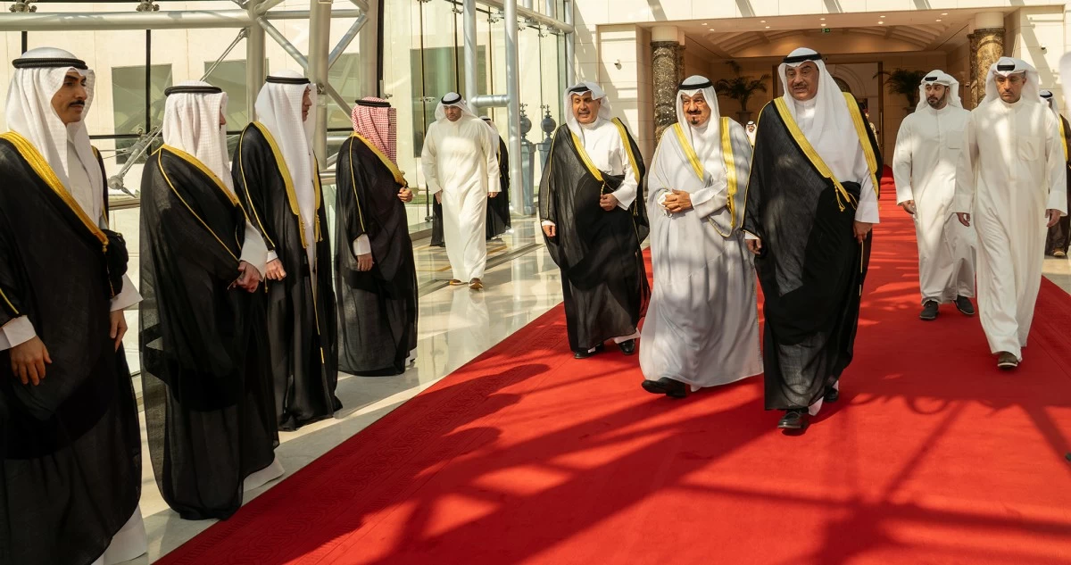ممثل سمو الأمير ولي العهد يتوجه إلى قطر لتقديم واجب العزاء في وفاة الأمير الوالد