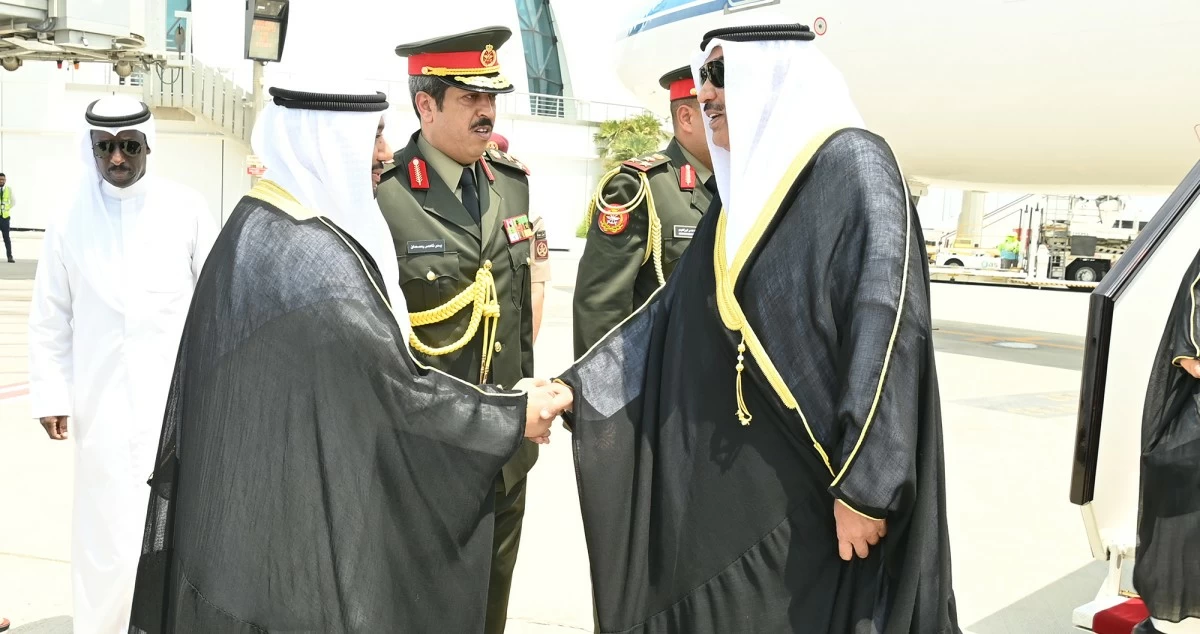 ممثل سمو الأمير ولي العهد يصل إلى قطر لتقديم واجب العزاء في وفاة الأمير الوالد
