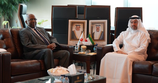 رئيس 'الطيران المدني' يبحث مع السفير السوداني تعزيز التعاون في مجالات النقل الجوي
