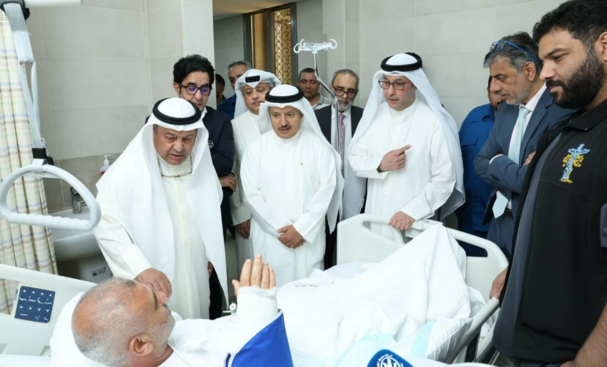 وزير النفط يطمئن على صحة المصاب جراء استهداف منصة بحرية تابعة لـ'نفط الكويت'