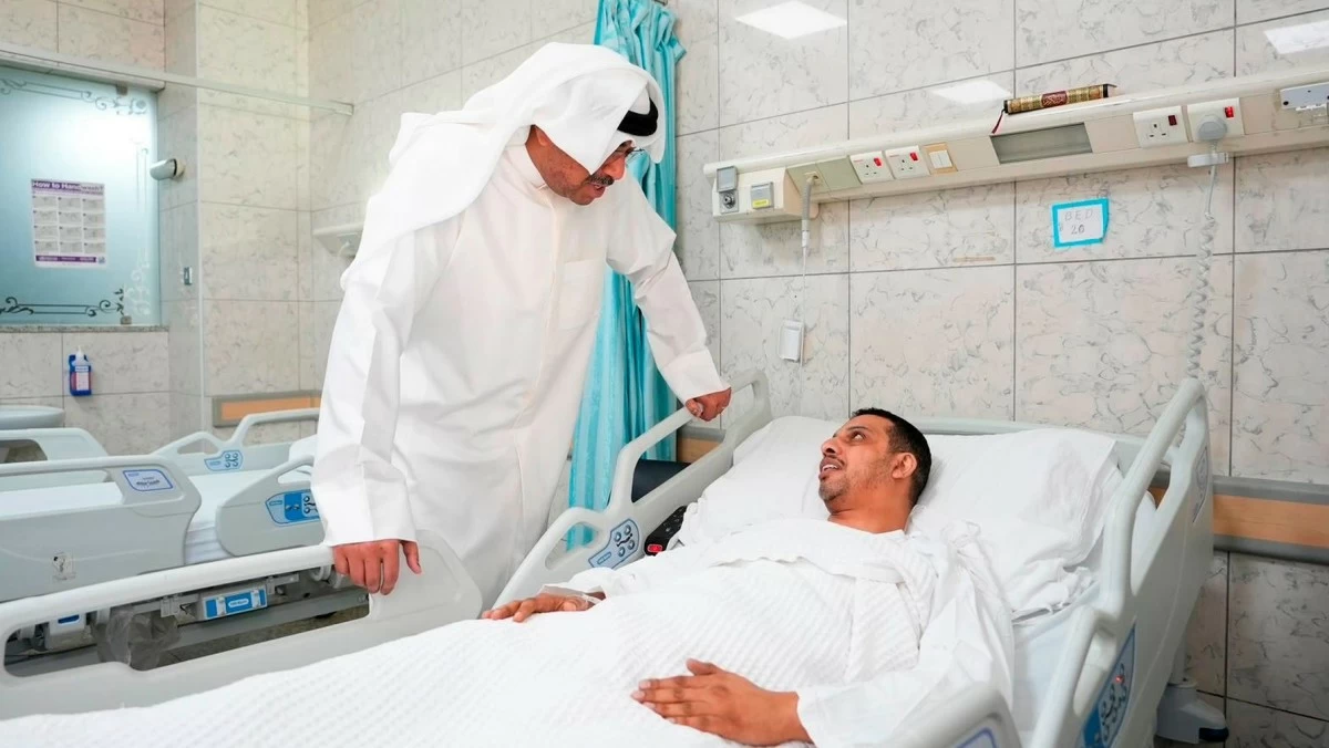 وزير الدفاع يتفقد مواقع للقوة البحرية ويطمئن على صحة المصابين من منتسبيها