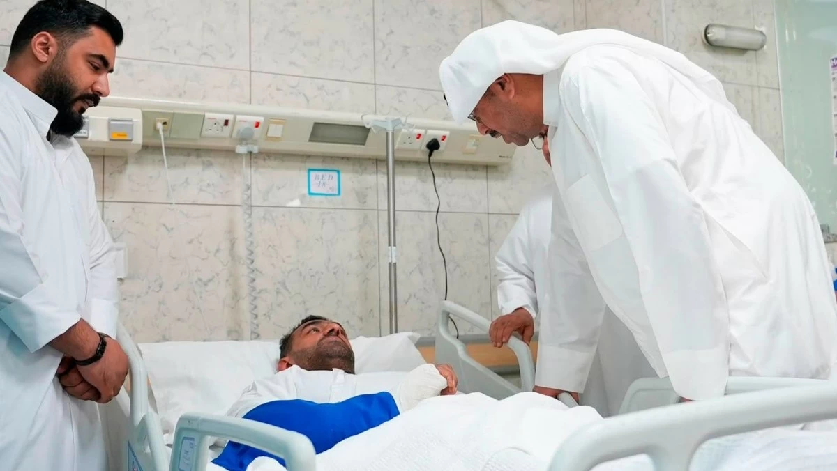 وزير الدفاع يتفقد مواقع للقوة البحرية ويطمئن على صحة المصابين من منتسبيها